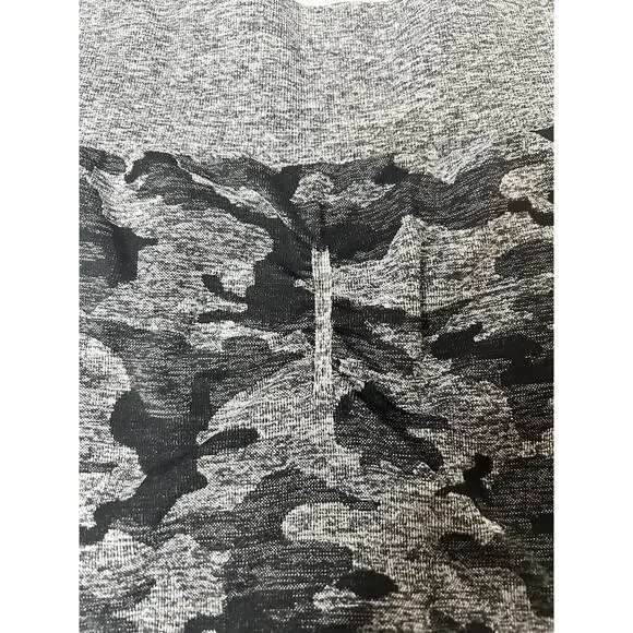 Women’s Seamless Camo Scrunch Shorts Size M High Waist Athletic Activewear - Picture 7 of 7